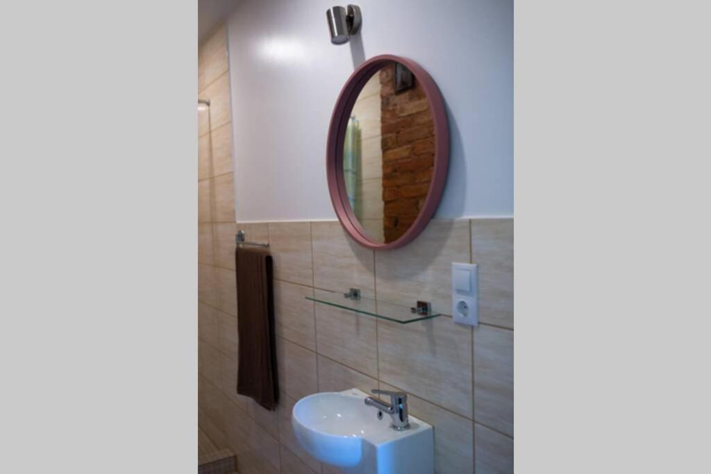 Livi Avat Apartamento Ikla Exterior foto