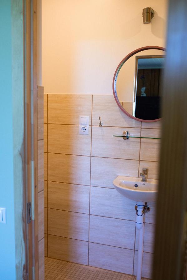Livi Avat Apartamento Ikla Exterior foto