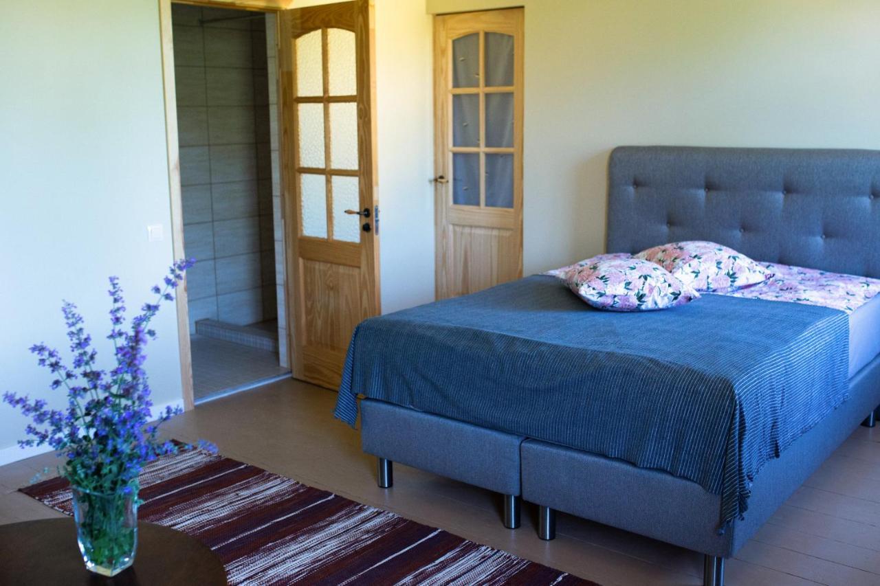 Livi Avat Apartamento Ikla Exterior foto